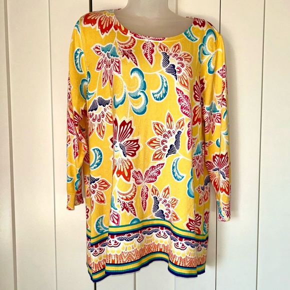 Joseph A. Sweaters - Joseph A lightweight sweater in a colorful yellow print XL